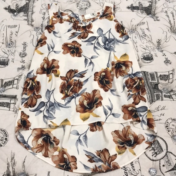 Everleigh Pleated Back Tank Top - Picture 4 of 6